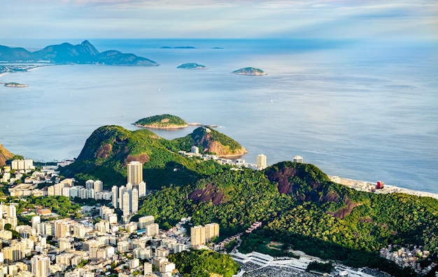 Paesaggio urbano di Rio de Janeiro dal Corcovado in Brasile