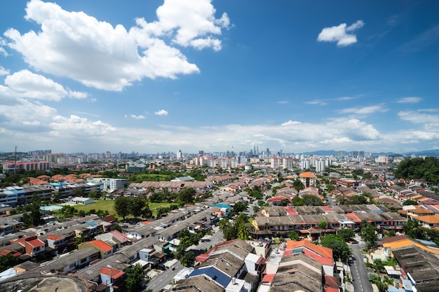 Paesaggio urbano e cielo