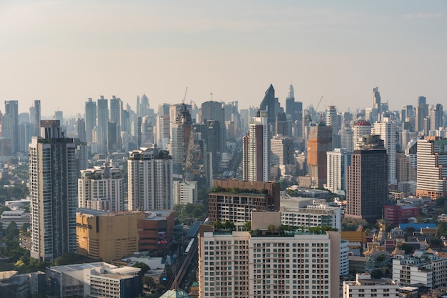 Paesaggio urbano e la costruzione di Bangkok durante il giorno, Bangkok è la capitale della Thailandia