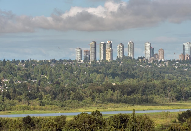 Paesaggio urbano in una luminosa mattina d'estate a vancouver