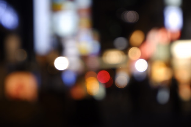 Paesaggio urbano vago di defocus della luce notturna della città.