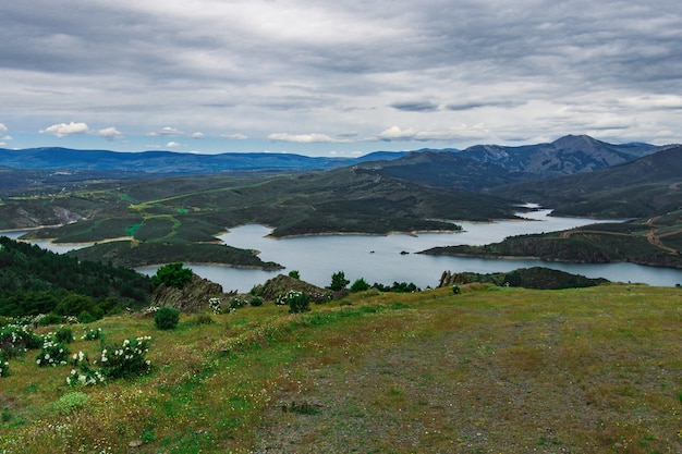 Paesaggio vicino alla diga di Atazar (Madrid, Spagna)