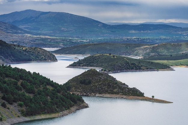 Paesaggio vicino alla diga di Atazar (Madrid, Spagna)