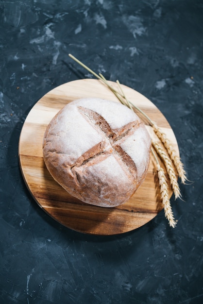 Pagnotta di pane fresco tondo