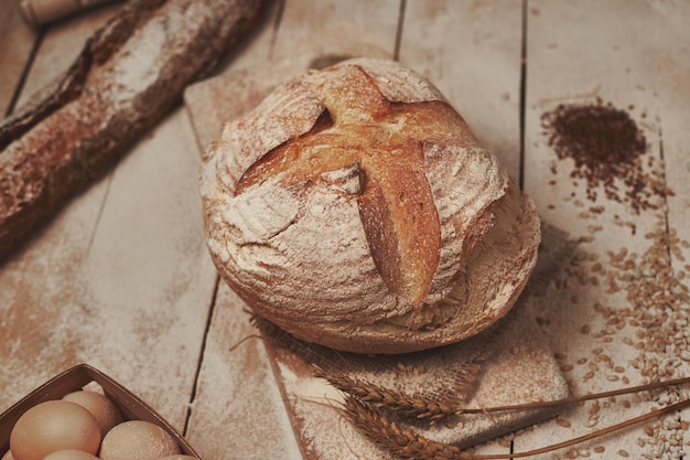 Pagnotta di pane su fondo in legno cibo closeup Pane al lievito Pane azzimo