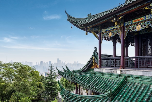 Pagoda del tempio di architettura antica nel parco, Chongqing, Cina