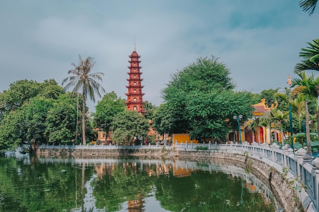 Pagoda di Tran Quoc a Hanoi Vietnam