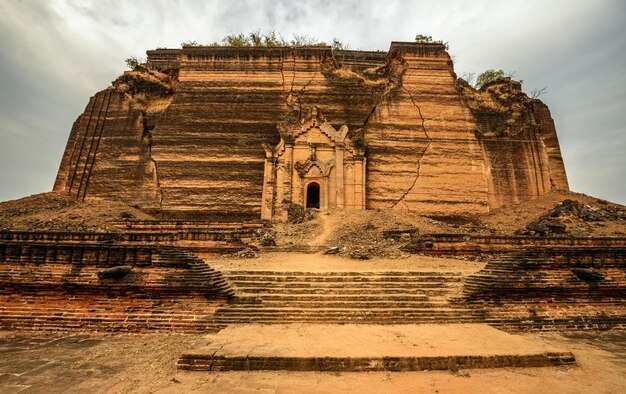 Pahtodawgyi pagoda a Mingun Myanmar