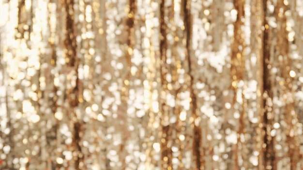 Paillettes dorate sullo sfondo scintillanti con luci lampeggianti in sfocatura sfocata Lusso alla moda