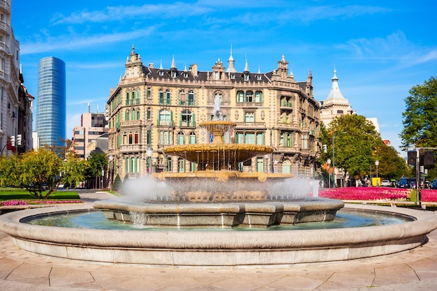 Palazzo Chavarri o Palacio Chavarri è un edificio intorno alla piazza Moyua a Bilbao, Paesi Baschi nel nord della Spagna