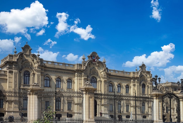 Palazzo del governo di Lima Perù sulla piazza centrale coloniale Mayor o Plaza de Armas nel centro storico