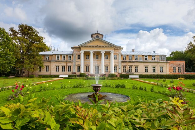 Palazzo Krimulda nel Parco Nazionale di Gauja vicino a Sigulda, Lettonia