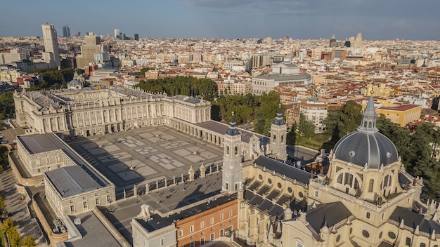 Palazzo Reale di Madrid e cattedrale de la Almudena, veduta aerea