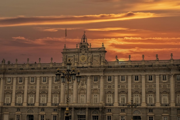 Palazzo reale madrid al tramonto