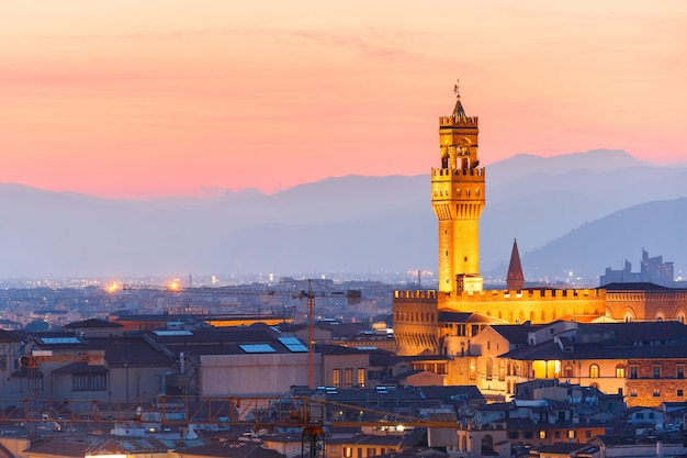 Palazzo Vecchio al tramonto a Firenze, Italia