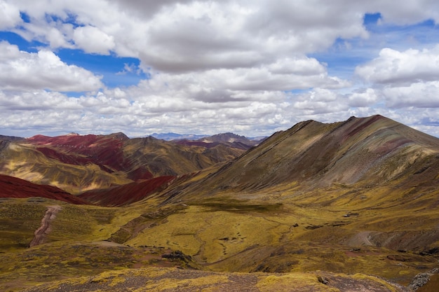 Palcoyo montagne arcobaleno, a Cusco, in Perù. Paesaggio colorato nelle Ande