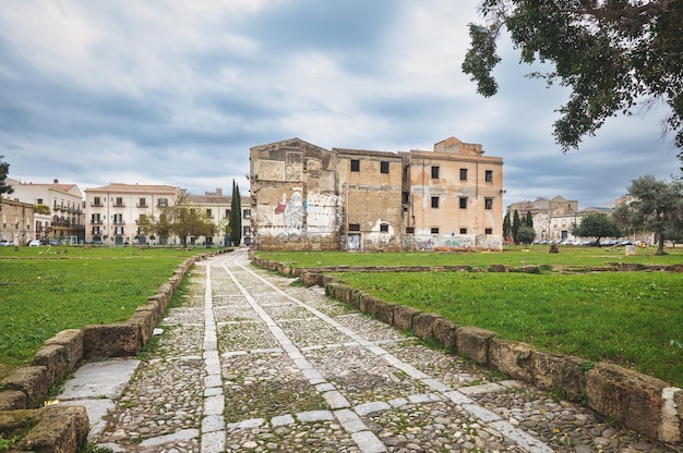 Palermo Vista del giardino di Piazza Magione nel quartiere Kalsa