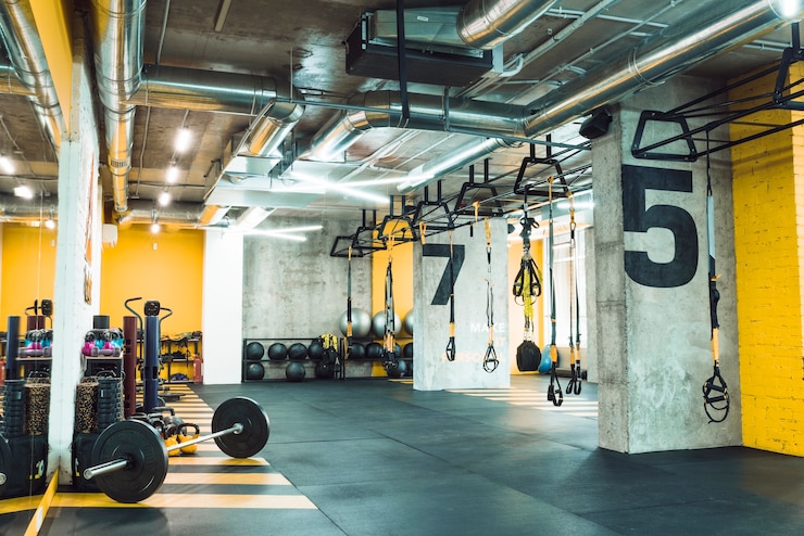 Foto palestra moderna con attrezzature