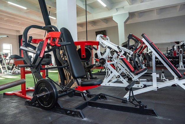 Palestra super popolare per le ragazze che vogliono perdere peso e scegliere il tuo programma di allenamento Concetto di palestra per giovani