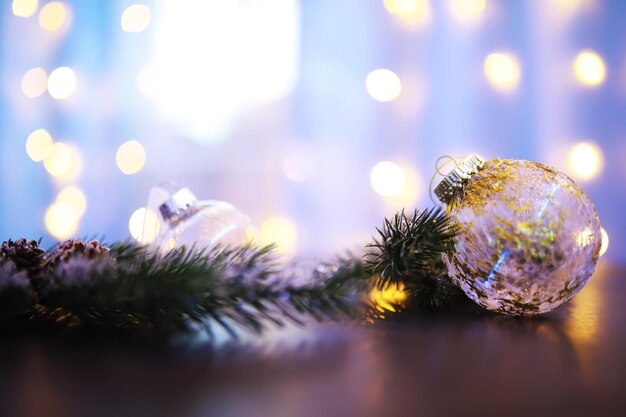 Palla Di Neve Con Albero Di Natale E Luci Su Sfondo Invernale