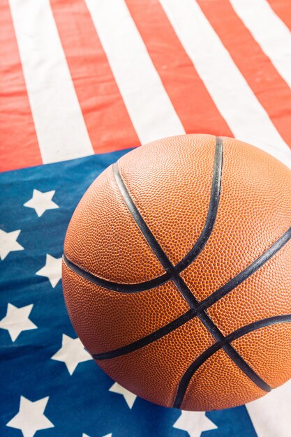 Pallacanestro sulla bandiera americana