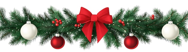 Palle di albero di Natale e ramo di abete verde isolato su sfondo bianco