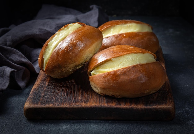 Palline berlinesi Ciambelle portoghesi o berlinesi con crema all'uovo Berlines cileni o Sonho brasiliano