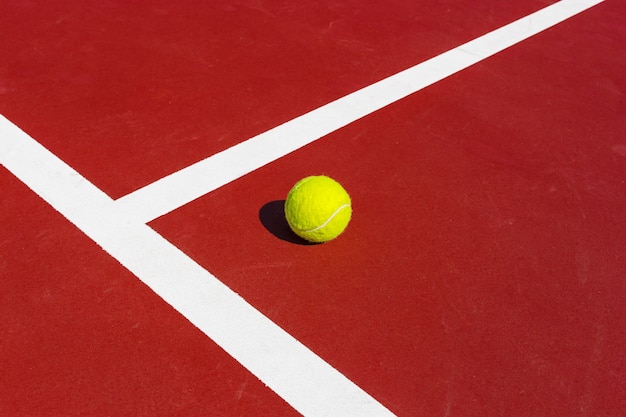 Palline da tennis sul campo