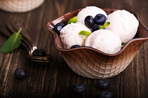 Palline di gelato alla vaniglia fatte in casa