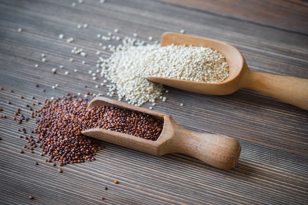 Palline di quinoa bianca e rossa