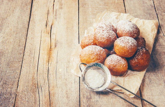 Palline di ricotta con zucchero a velo. messa a fuoco selettiva.