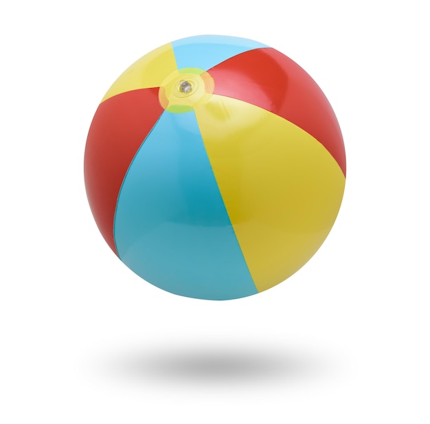 Pallone da spiaggia isolato su bianco