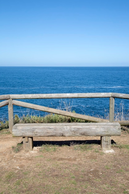 Panca in legno e vista dal punto di vista Atalaya Viavelez Spagna