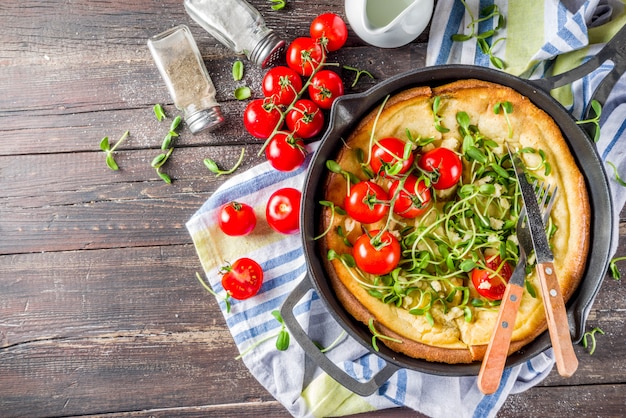 Pancake al forno olandese olandese salato del bambino