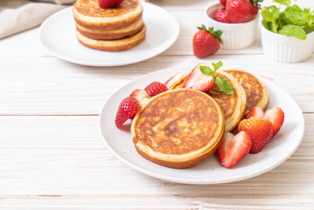 pancake con fragole fresche