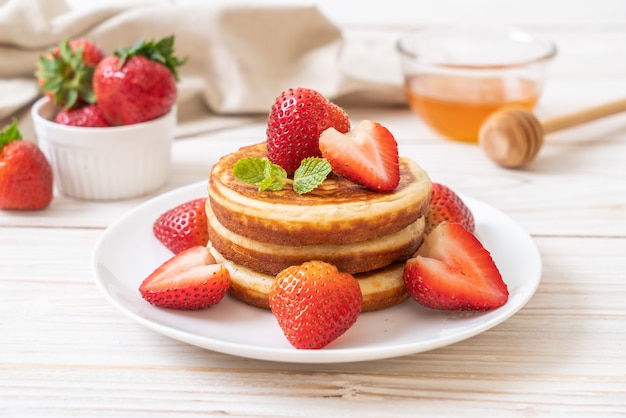 pancake con fragole fresche