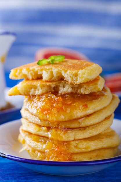 Pancakes con marmellata di arance.