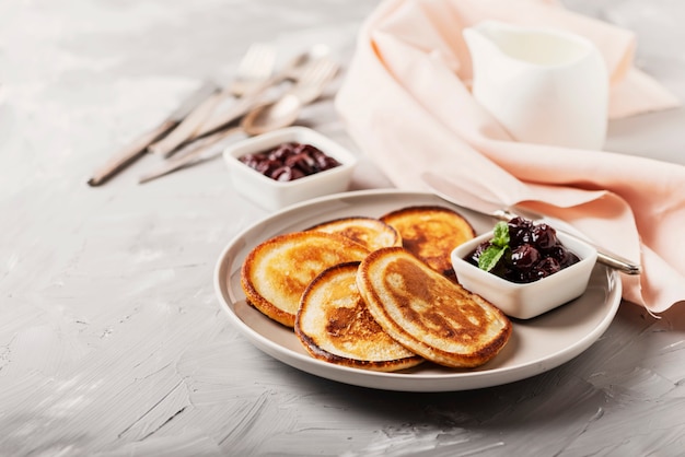 Pancakes e marmellata di ciliegie