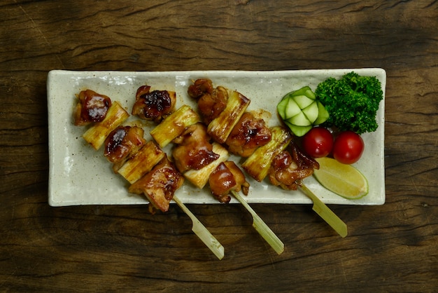 Pancetta alla griglia yakitori e ago d'oro