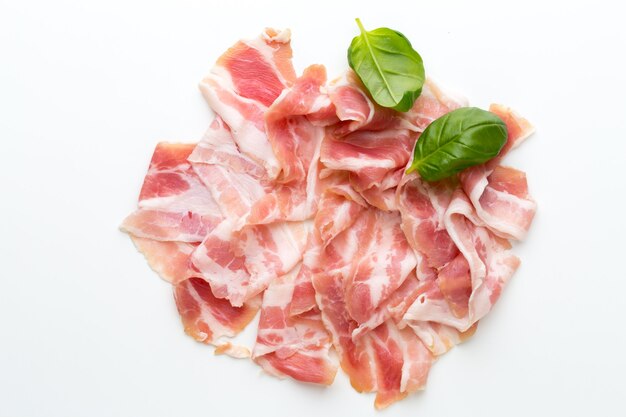 Pancetta fresca sull'isolato