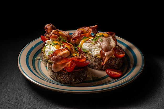 Pancetta Uovo Pomodoro Toast Per La Colazione