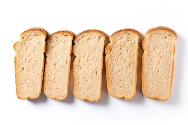 Pane a fette con vista dall'alto delle briciole isolato su bianco