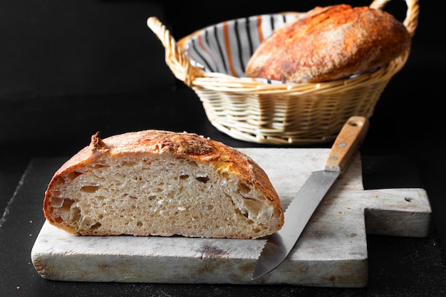 Pane a lievitazione naturale biologico fatto in casa