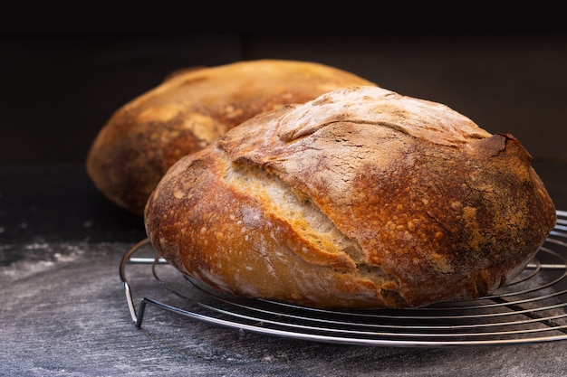 Pane a lievitazione naturale rustico biologico fatto in casa