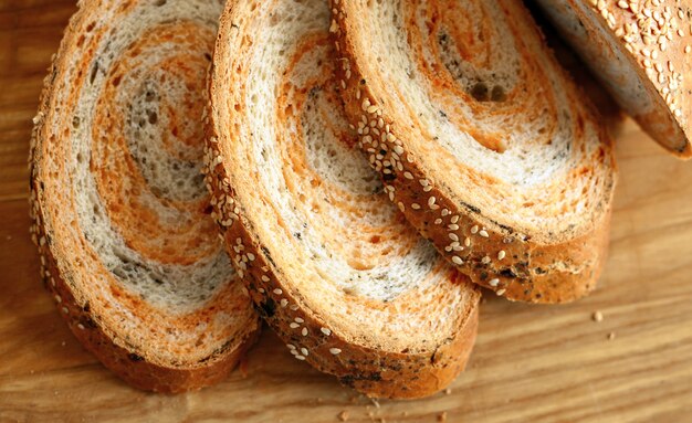 Pane affettato a mano di tradtional casalingo di recente al forno.