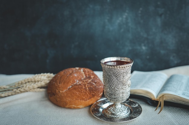 Pane al vino e concetto di comunione biblica aperta