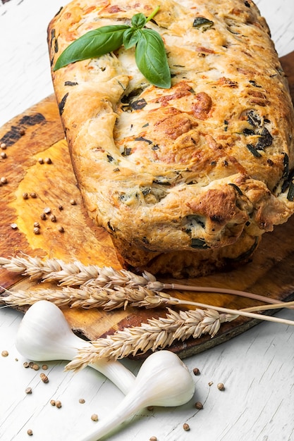 Pane all&#39;aglio con basilico