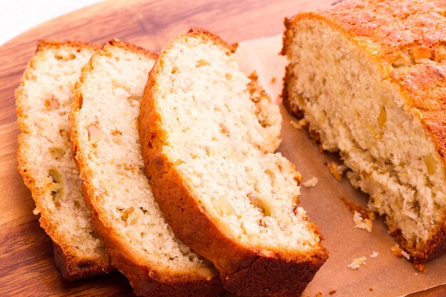 Pane alla banana fatto in casa dalla ricetta classica.