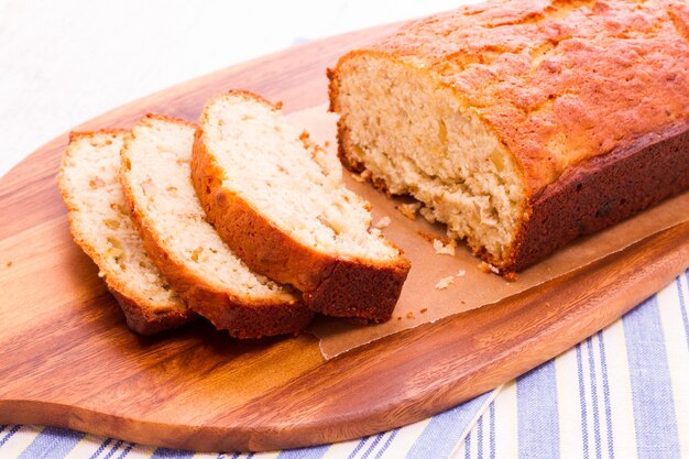 Pane alla banana fatto in casa dalla ricetta classica.