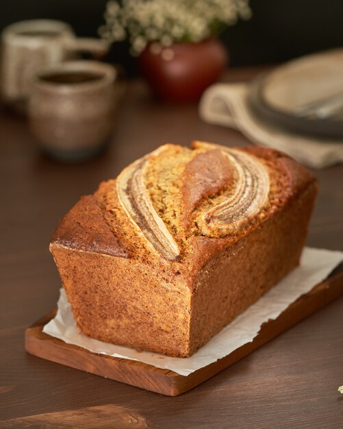 Pane alla banana. Torta con banana, cucina americana tradizionale.